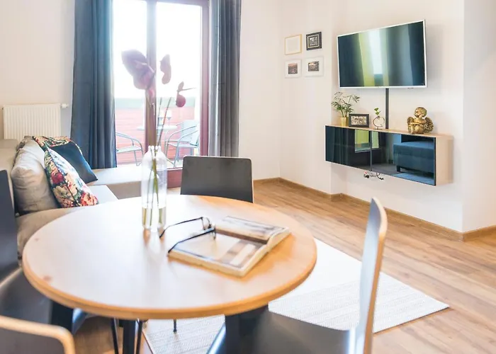 Klimatyczny, Parkowa Polana Myweek * Polanica-Zdrój